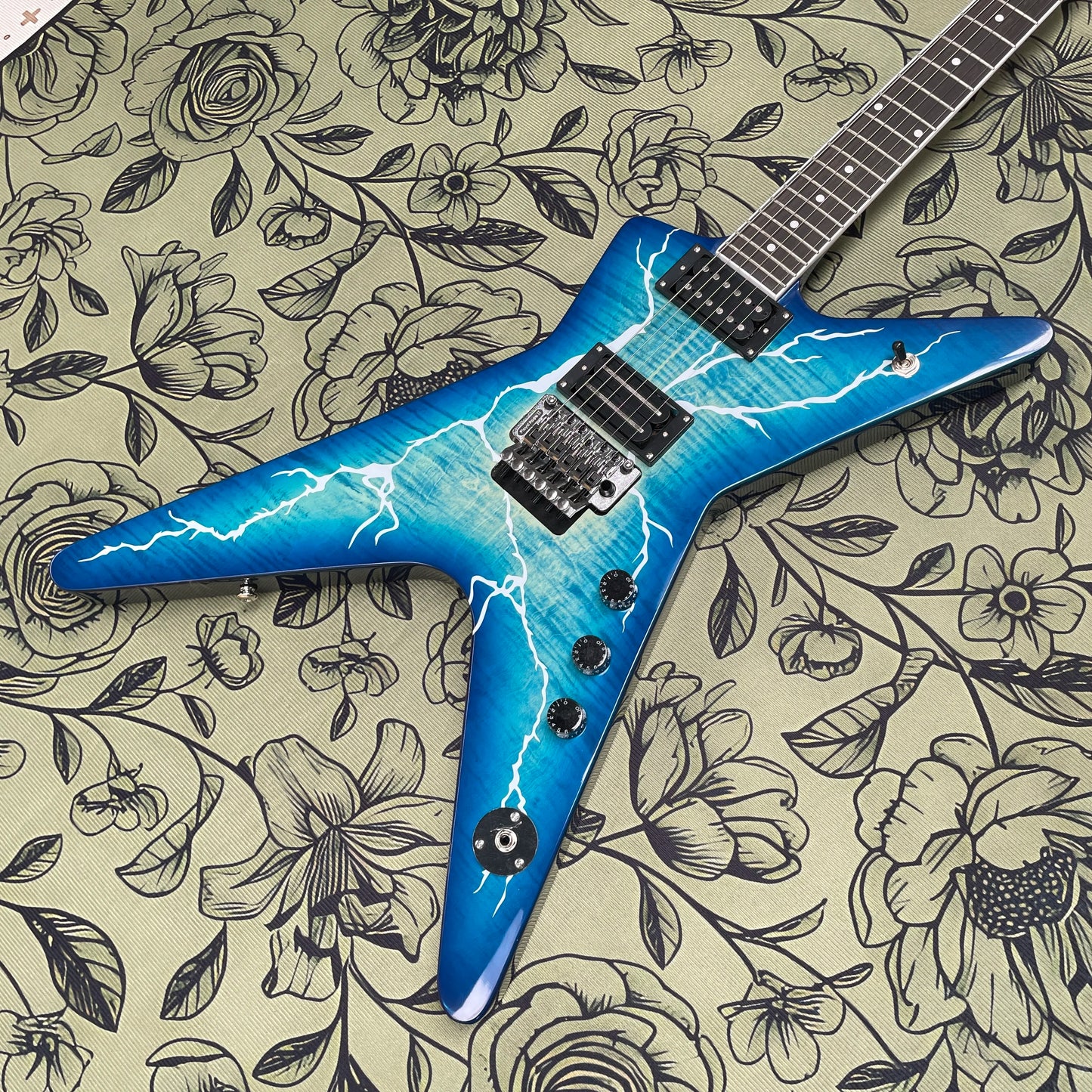 6-string electric guitar, high-output humbucking pickup guitars, suitable for heavy playing and fast picking electric guitarra