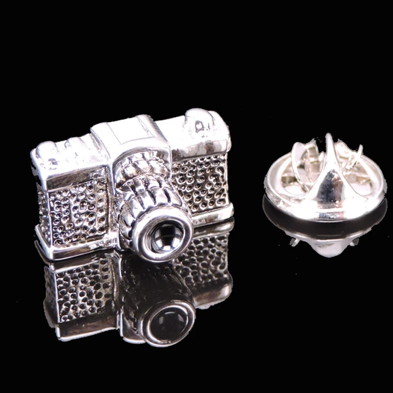 Music equipment violin horn Saxophone Guitar Brooch fashion men and women Lapel Pin clothing backpack accessories Badge
