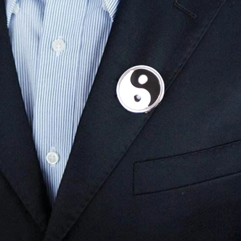 Music equipment violin horn Saxophone Guitar Brooch fashion men and women Lapel Pin clothing backpack accessories Badge