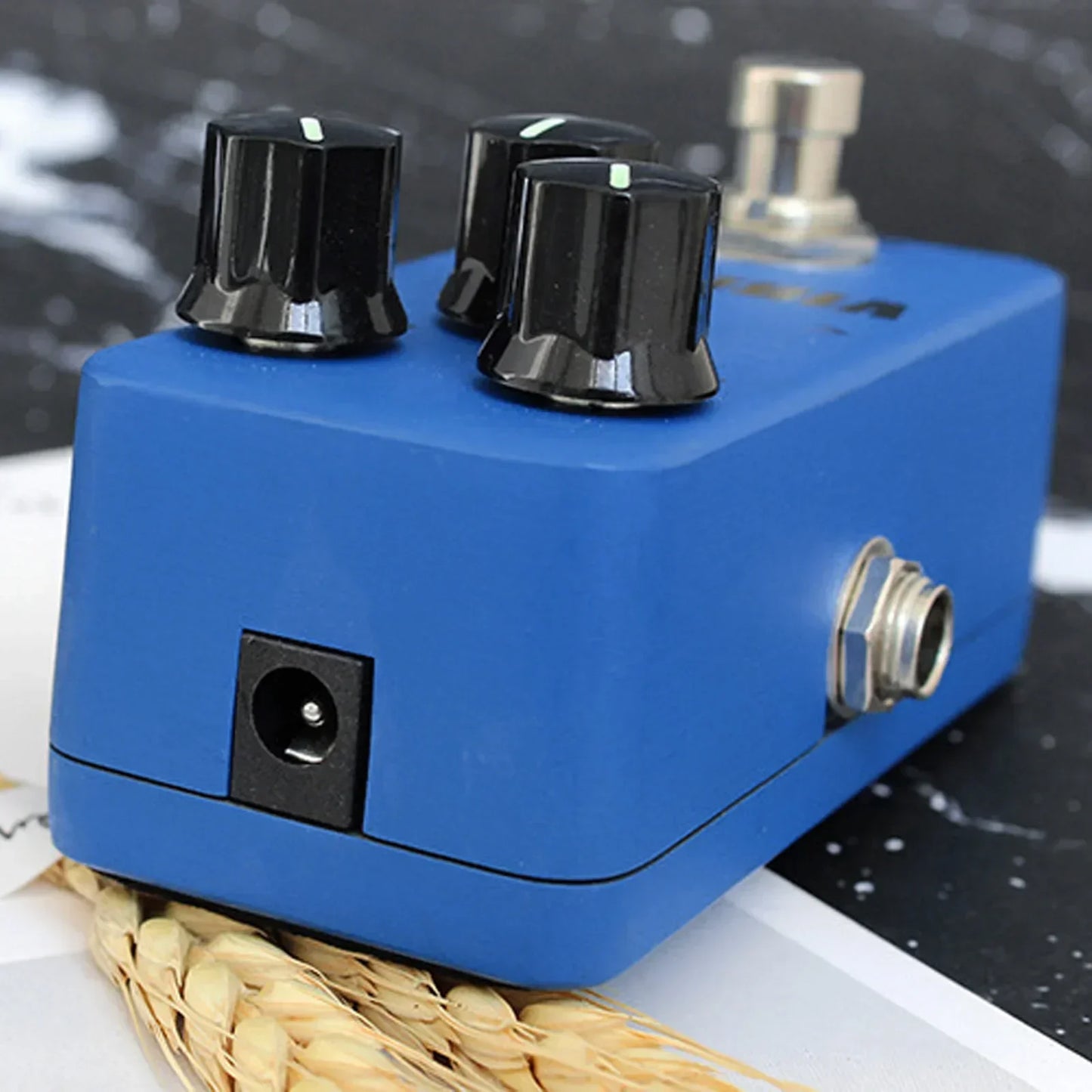 KOKKO FVB2 Vibrato/Tremolo Guitar Effect Pedal – True Bypass, Analog Modulation Stompbox for Electric Guitar Effect Pedal