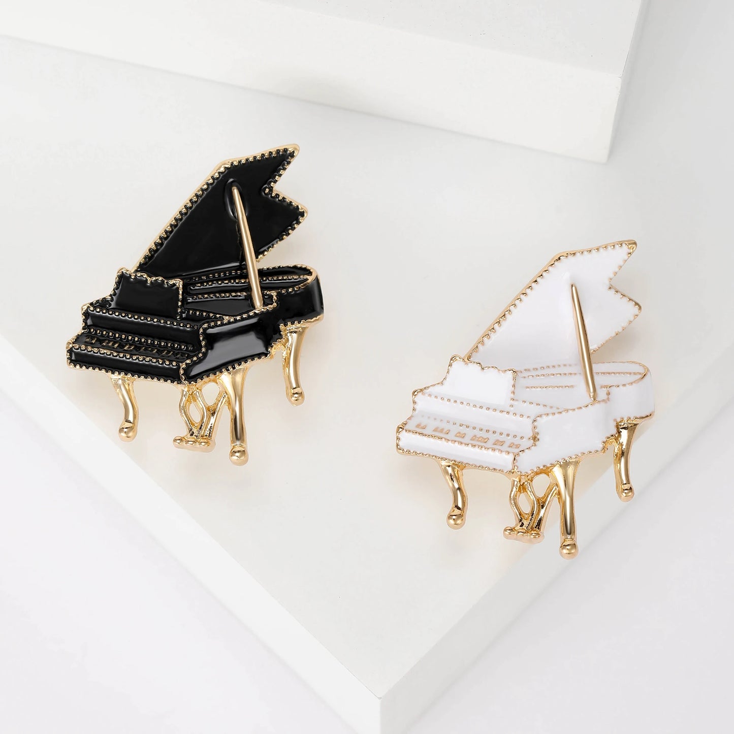 Enamel Violin Brooches for Women Unisex Rhinestone Music Equipment Pins Banquet Party Backpack Gifts Jewelry Accessories