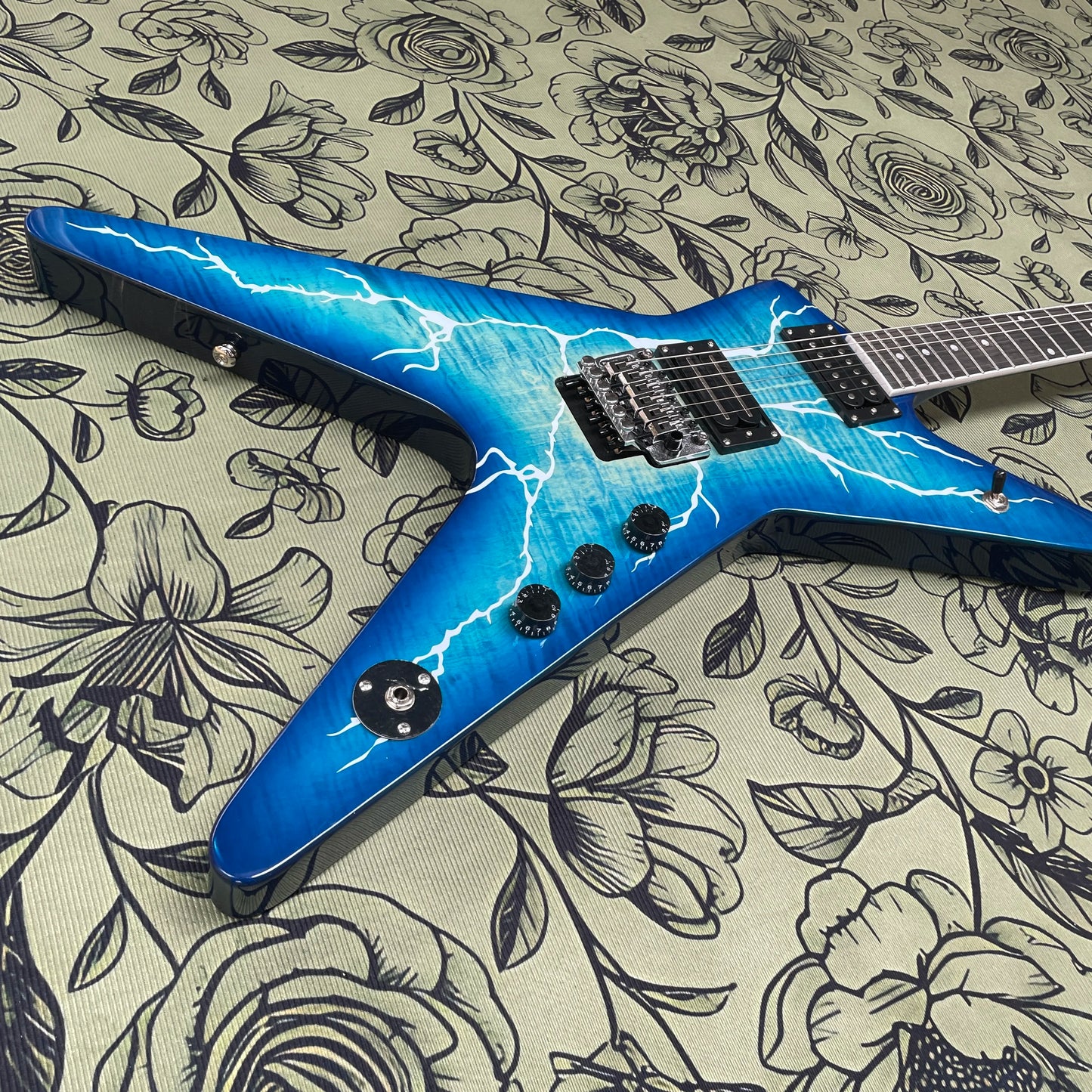 6-string electric guitar, high-output humbucking pickup guitars, suitable for heavy playing and fast picking electric guitarra