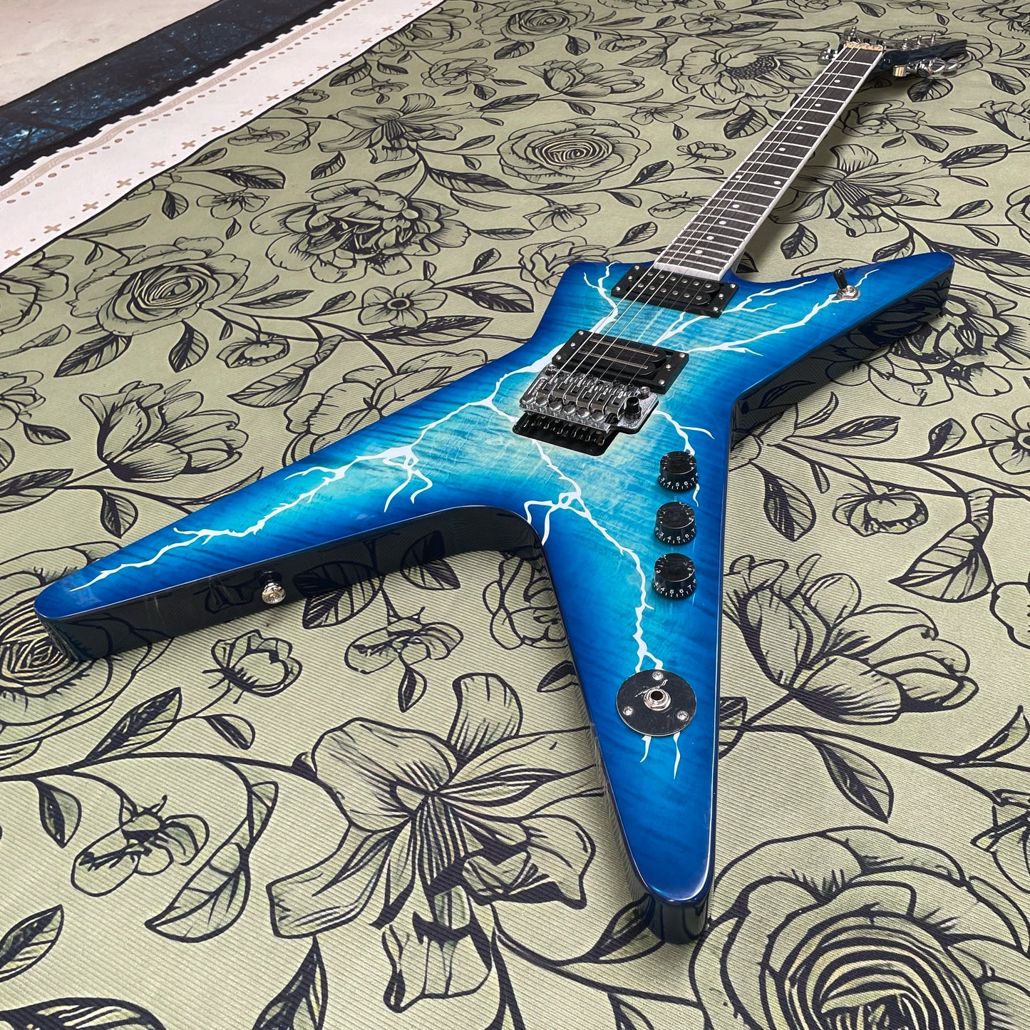 6-string electric guitar, high-output humbucking pickup guitars, suitable for heavy playing and fast picking electric guitarra